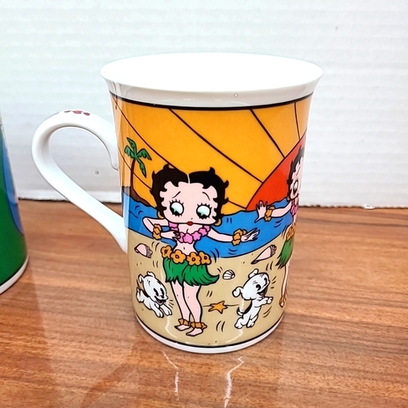 Betty Boop Fine Porcelain Collector Mugs Set of 2 Gimme A Boop & Aloha Betty - Picture 2 of 14